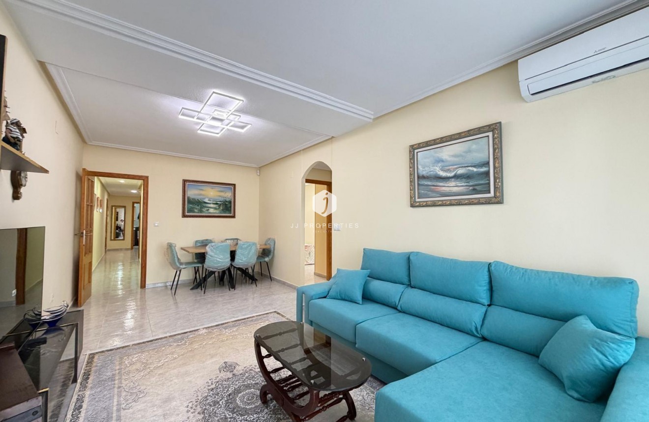 Resale - Apartment / flat -
Torrevieja - Playa del Cura