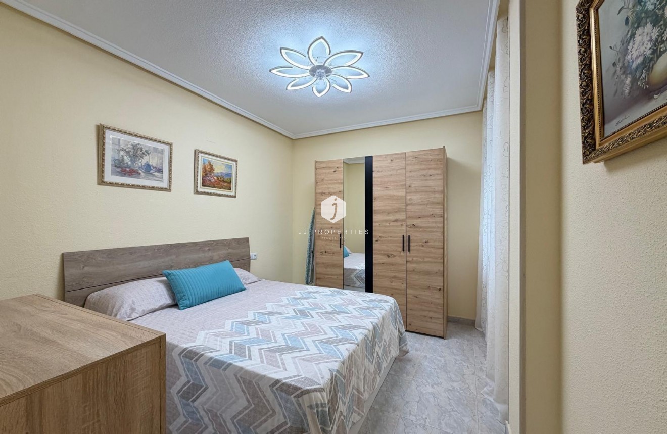 Resale - Apartment / flat -
Torrevieja - Playa del Cura