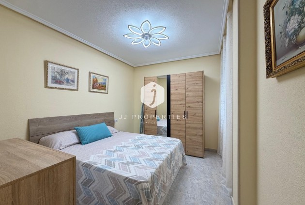 Resale - Apartment / flat -
Torrevieja - Playa del Cura