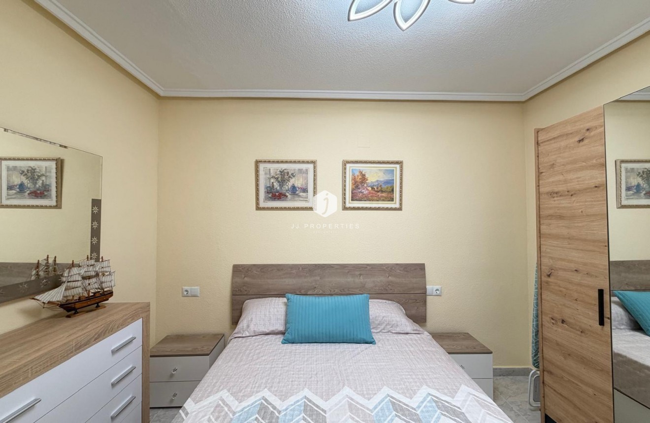 Resale - Apartment / flat -
Torrevieja - Playa del Cura