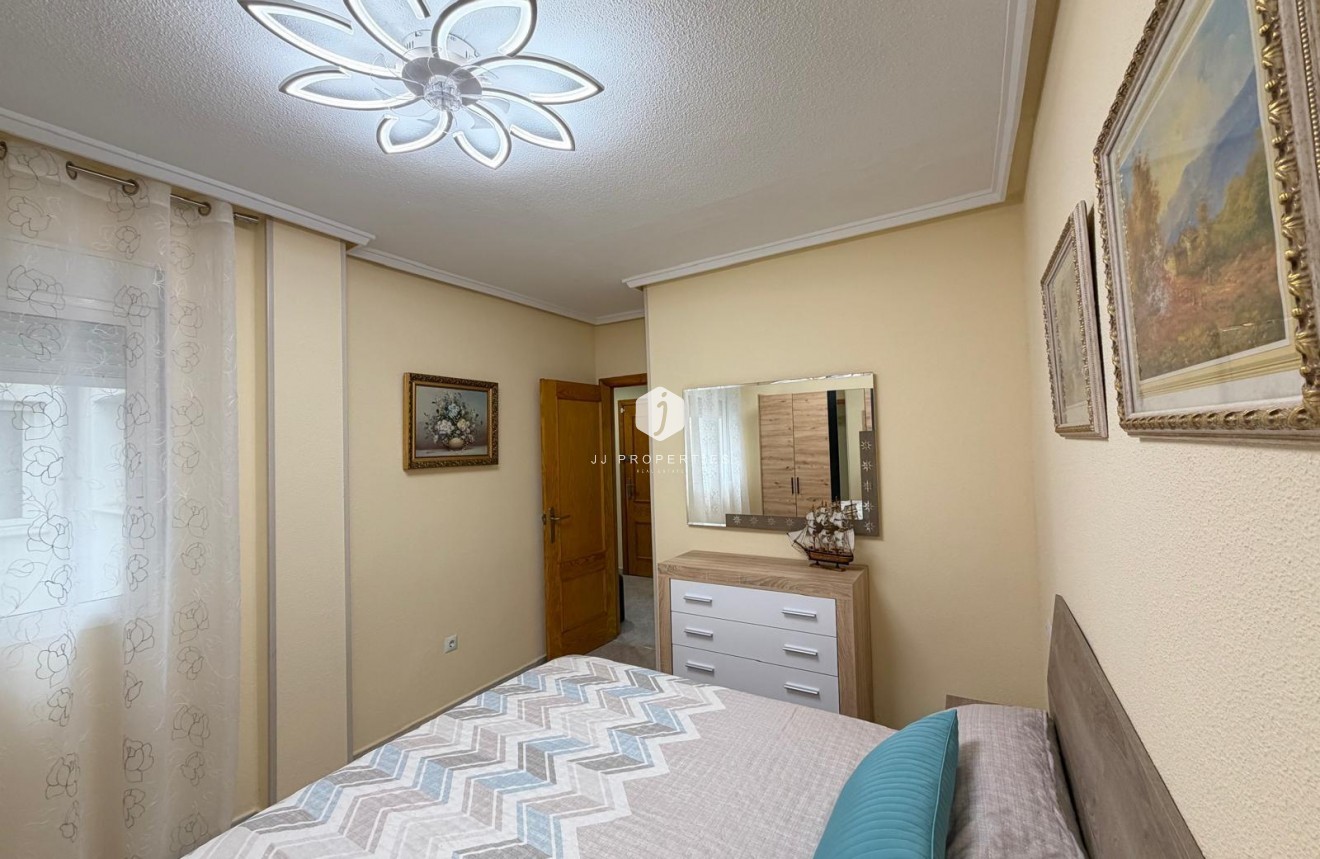 Resale - Apartment / flat -
Torrevieja - Playa del Cura