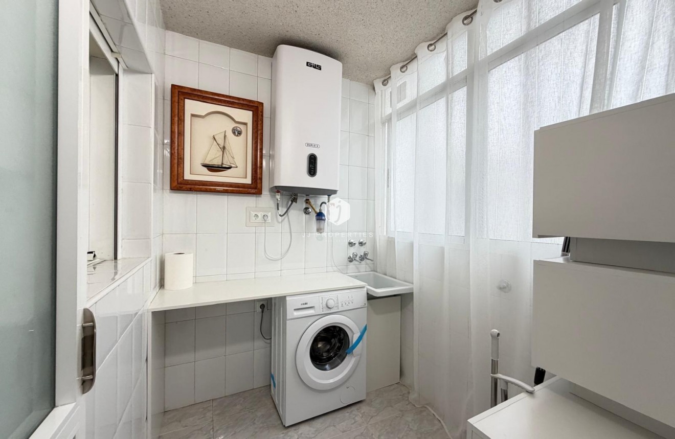 Resale - Apartment / flat -
Torrevieja - Playa del Cura