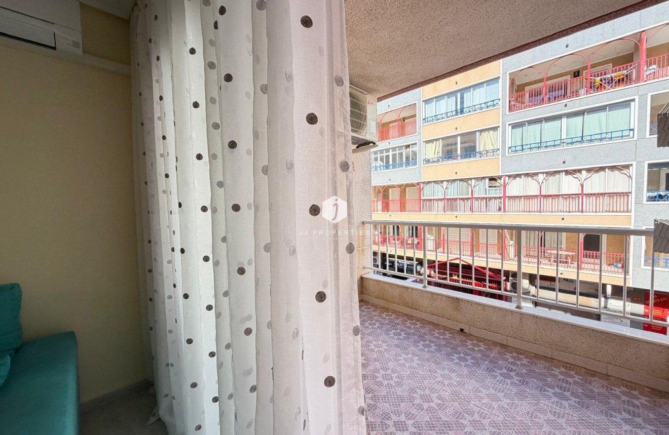 Resale - Apartment / flat -
Torrevieja - Playa del Cura