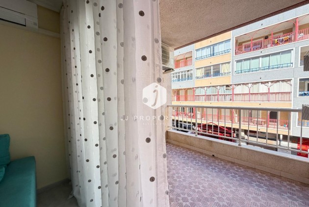 Resale - Apartment / flat -
Torrevieja - Playa del Cura