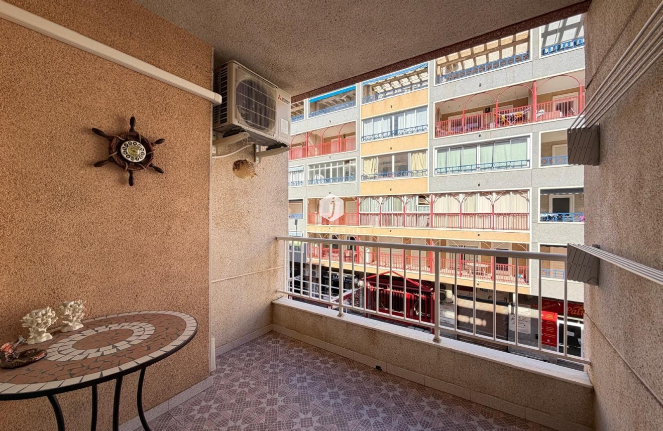 Resale - Apartment / flat -
Torrevieja - Playa del Cura