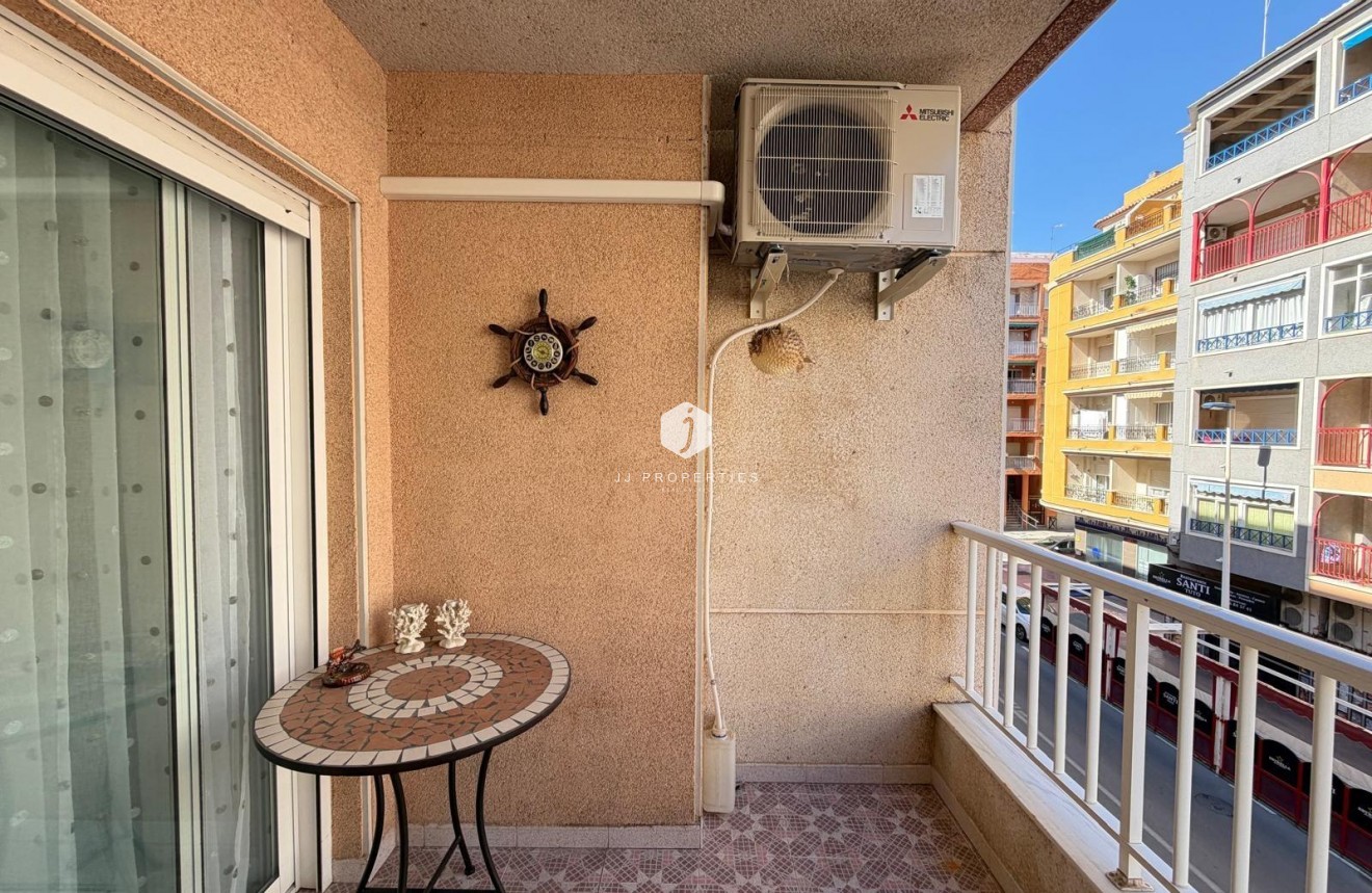 Resale - Apartment / flat -
Torrevieja - Playa del Cura