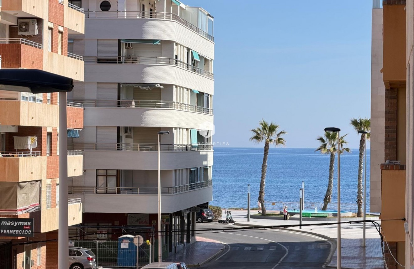 Resale - Apartment / flat -
Torrevieja - Playa del Cura
