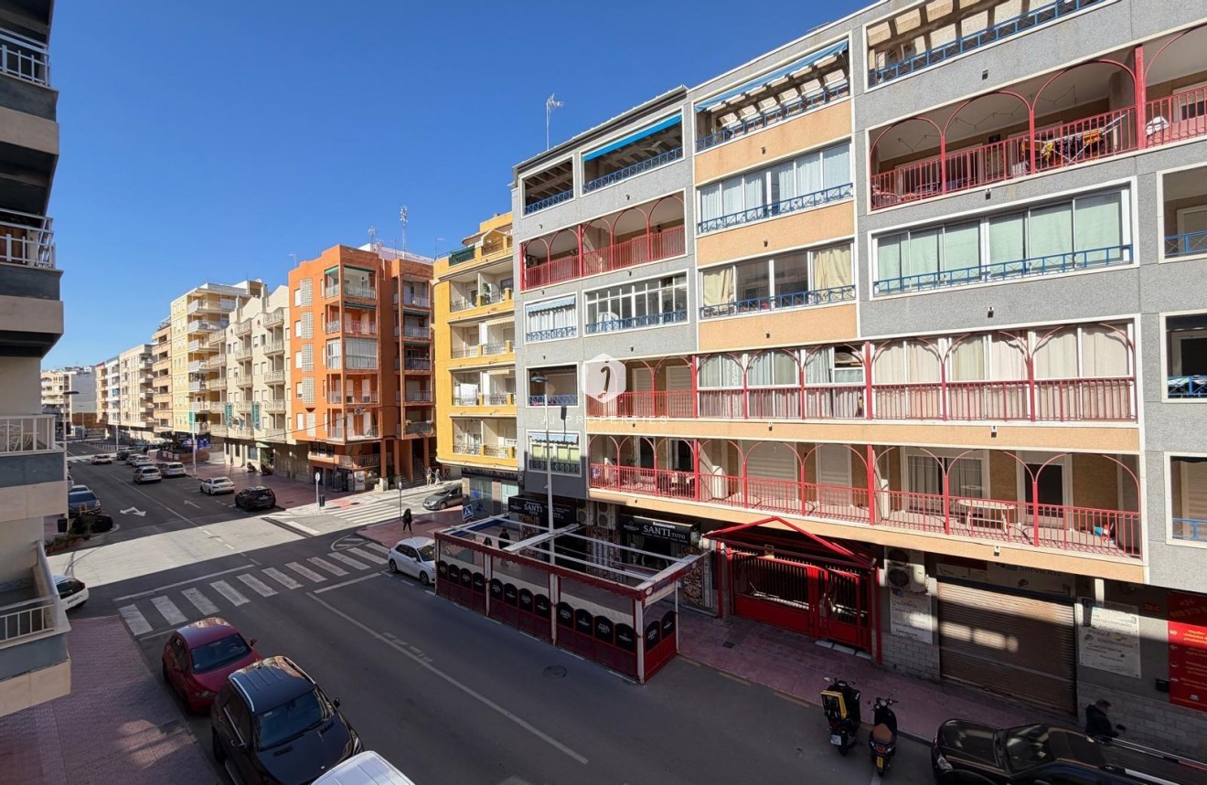 Resale - Apartment / flat -
Torrevieja - Playa del Cura