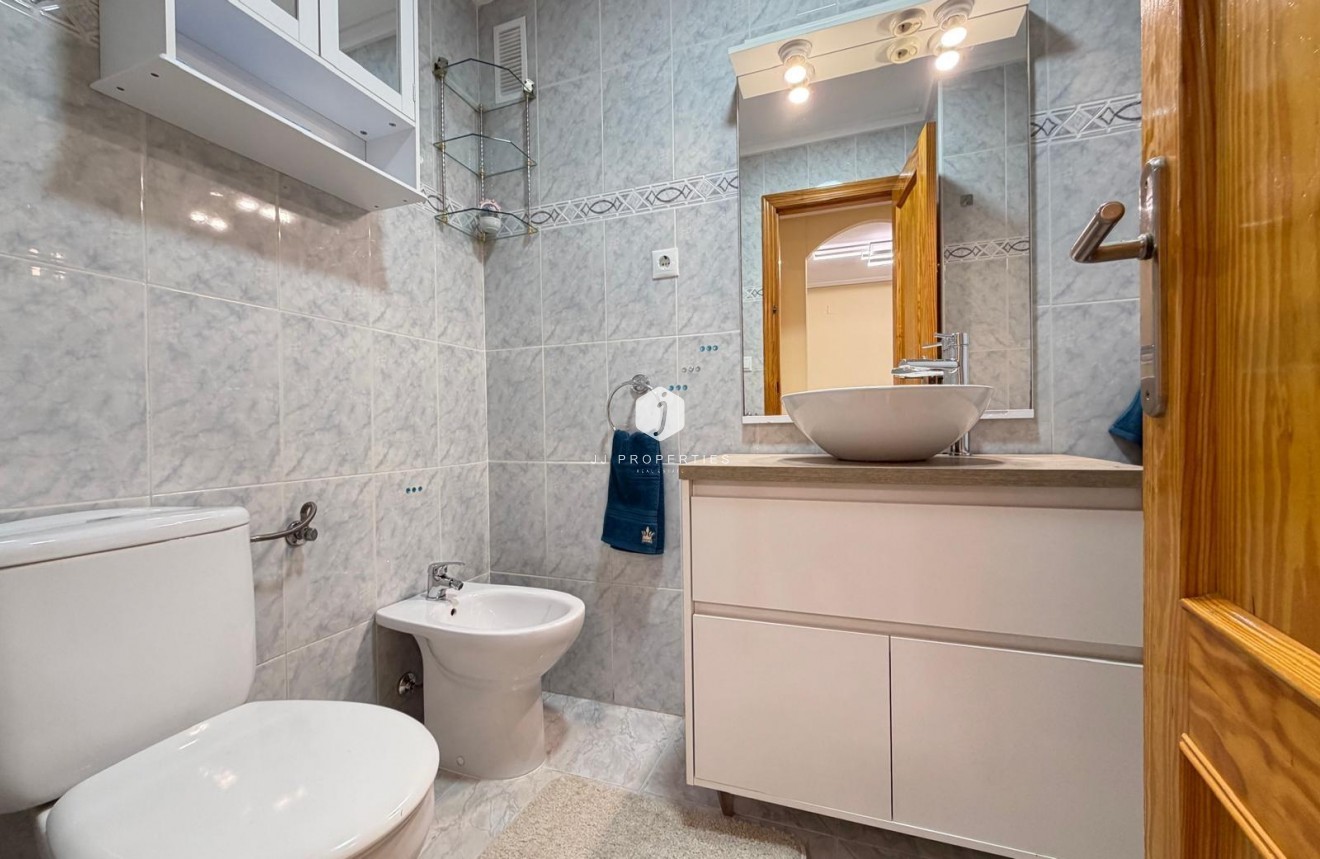 Resale - Apartment / flat -
Torrevieja - Playa del Cura