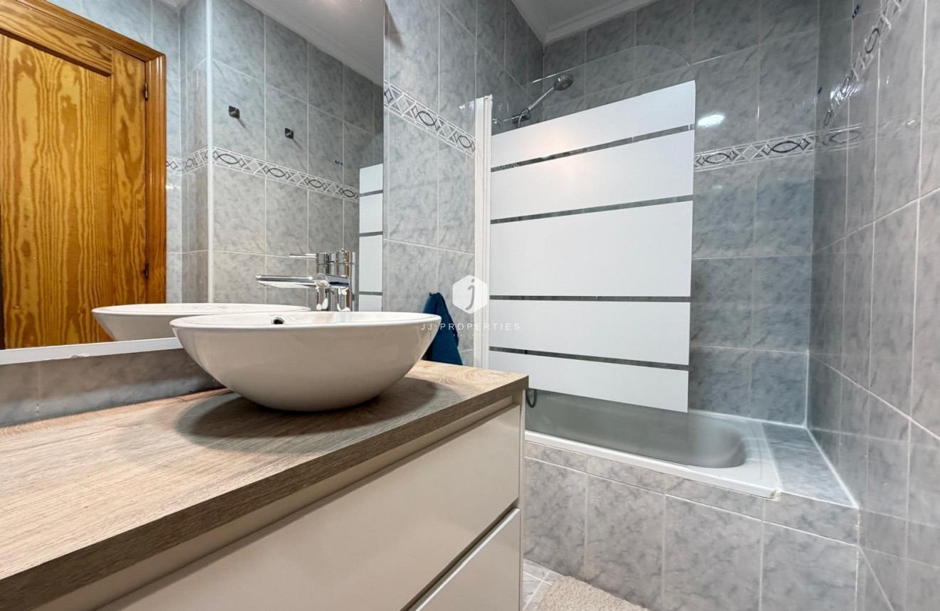 Resale - Apartment / flat -
Torrevieja - Playa del Cura