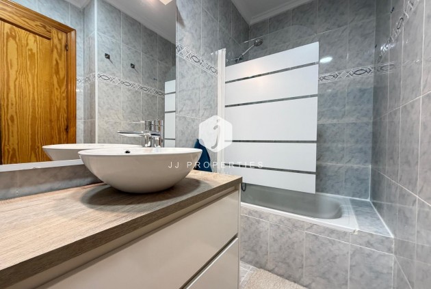 Resale - Apartment / flat -
Torrevieja - Playa del Cura