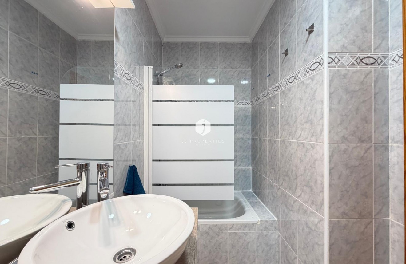 Resale - Apartment / flat -
Torrevieja - Playa del Cura