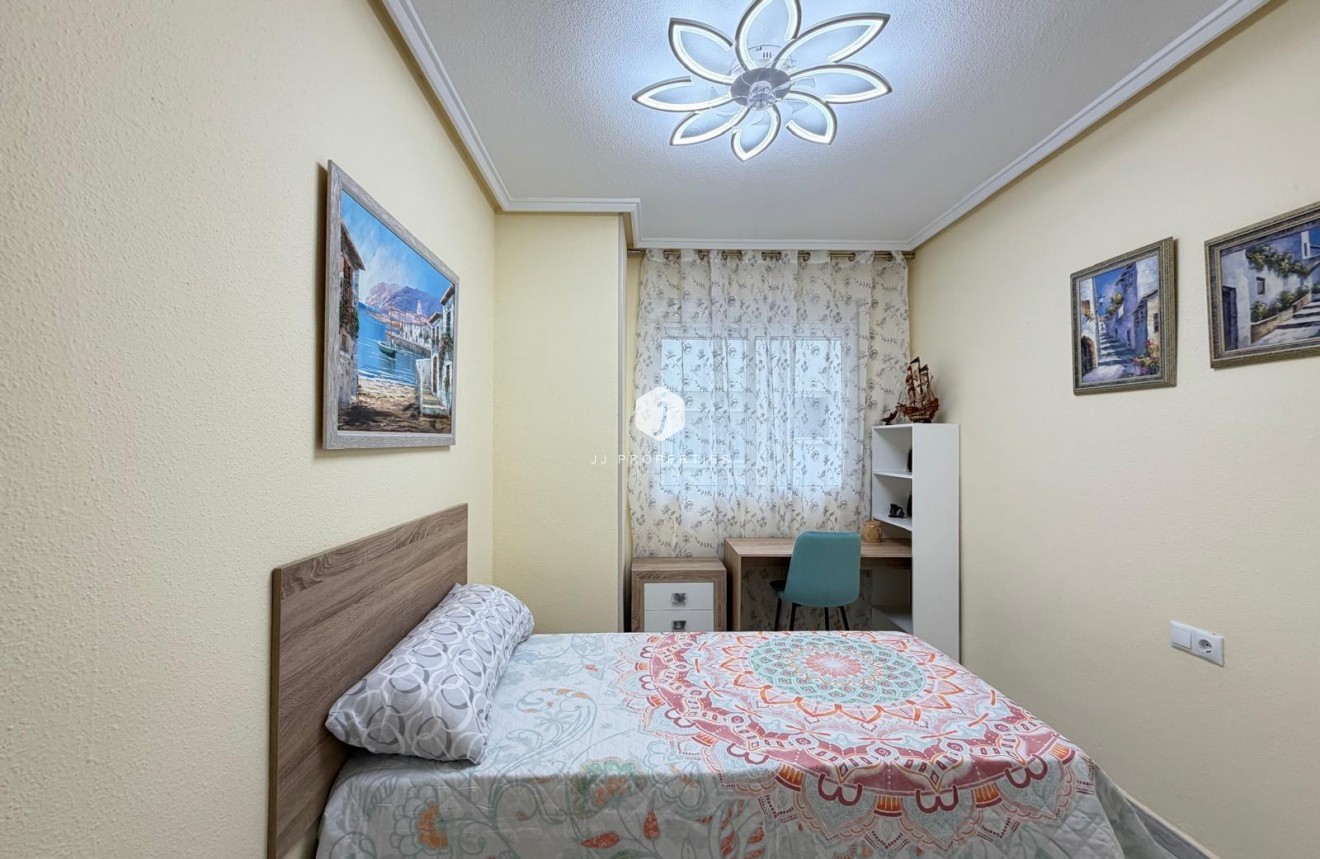 Resale - Apartment / flat -
Torrevieja - Playa del Cura