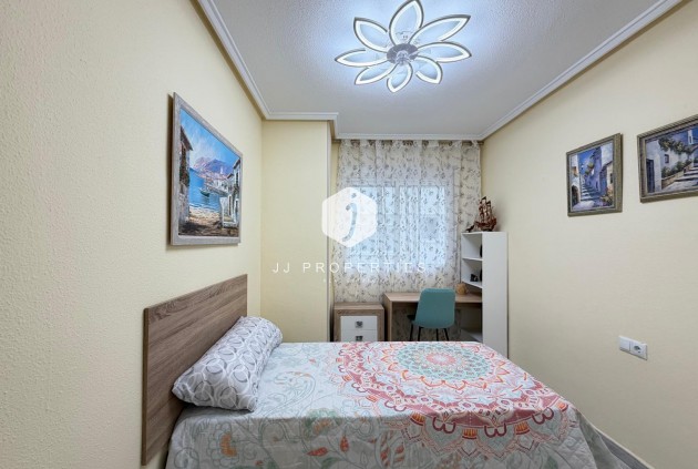 Resale - Apartment / flat -
Torrevieja - Playa del Cura