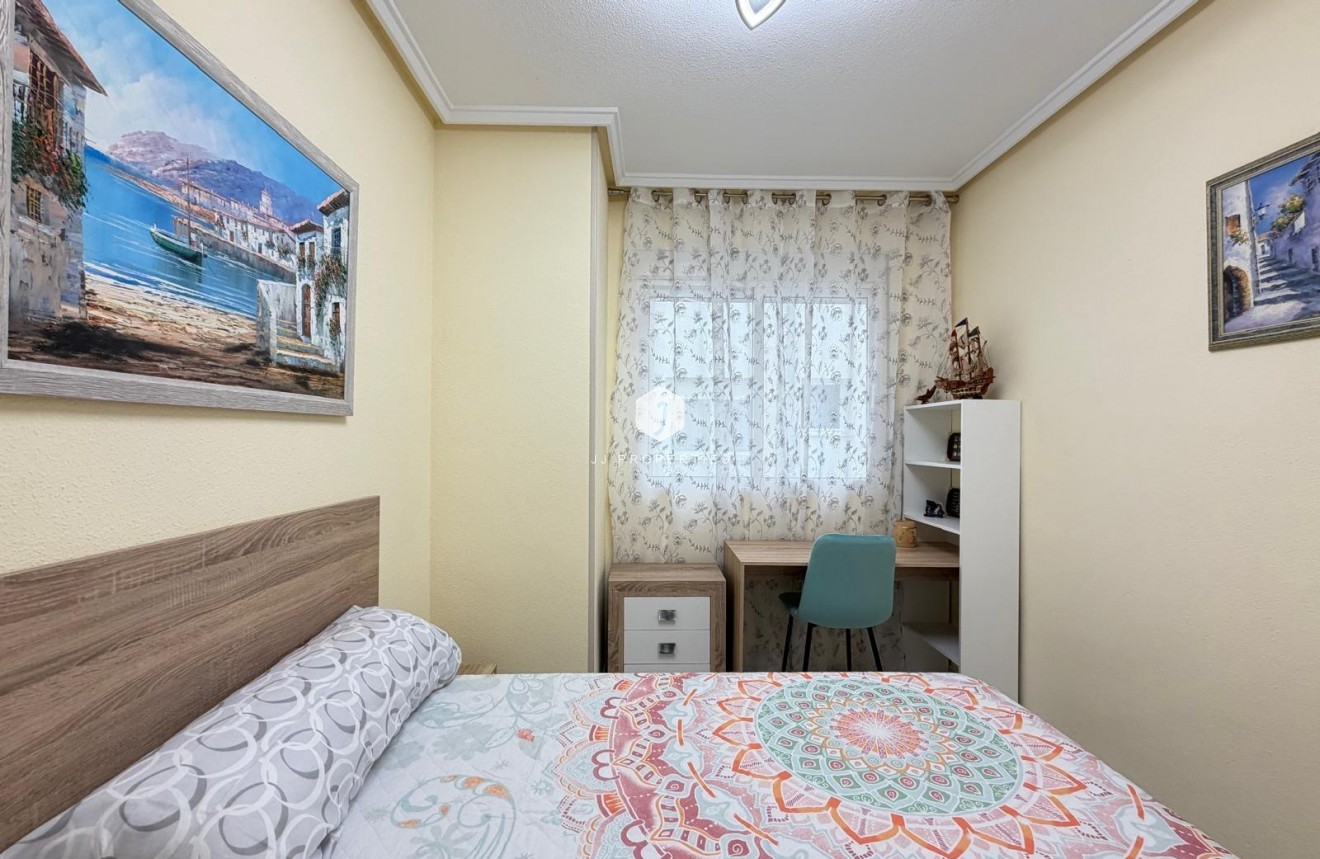 Resale - Apartment / flat -
Torrevieja - Playa del Cura