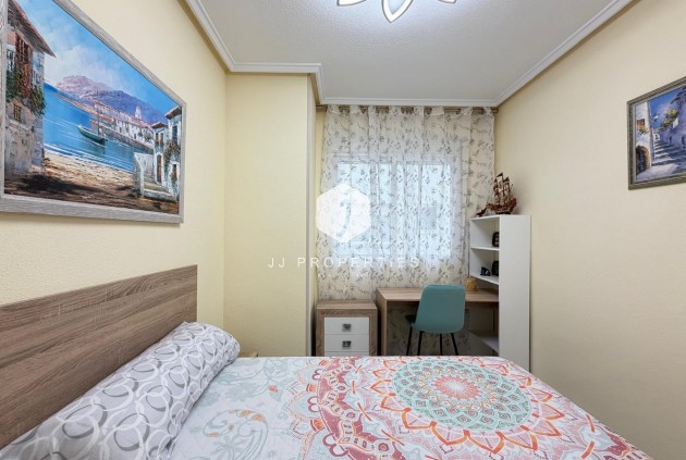 Resale - Apartment / flat -
Torrevieja - Playa del Cura