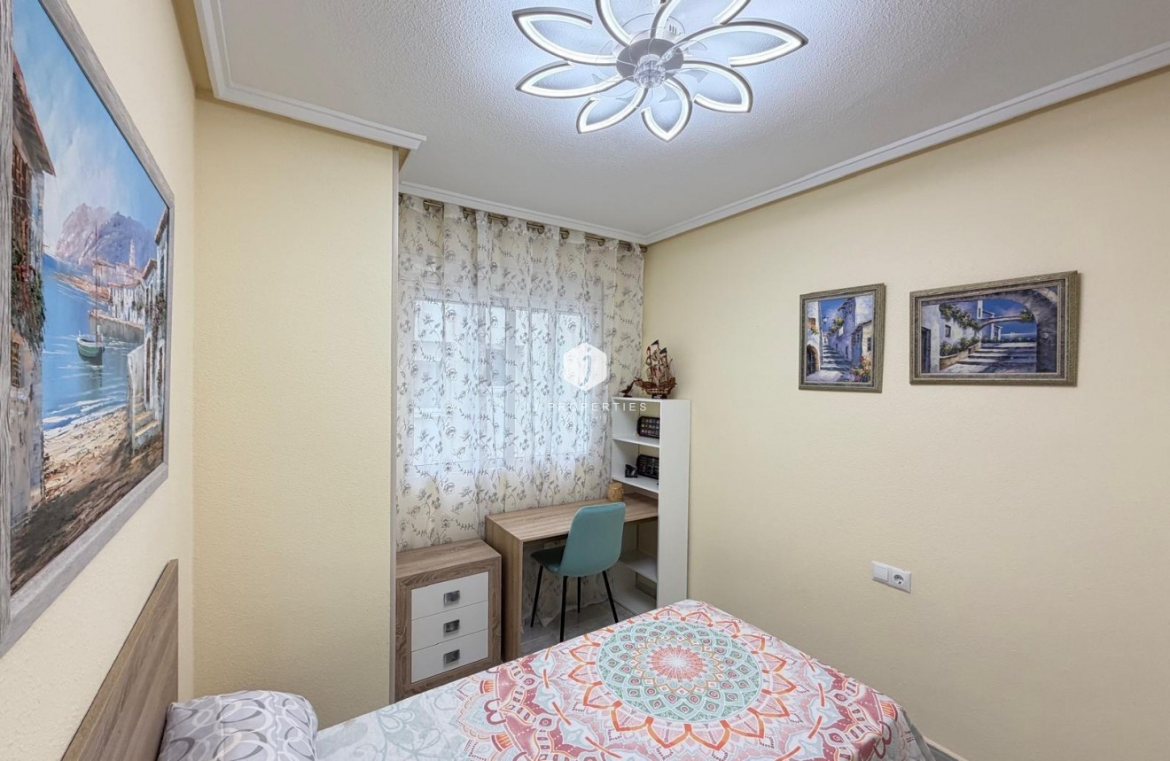 Resale - Apartment / flat -
Torrevieja - Playa del Cura