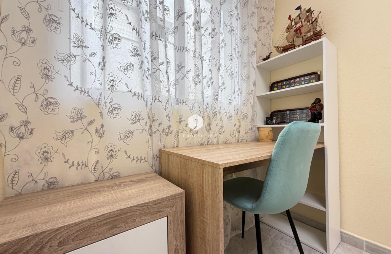 Resale - Apartment / flat -
Torrevieja - Playa del Cura