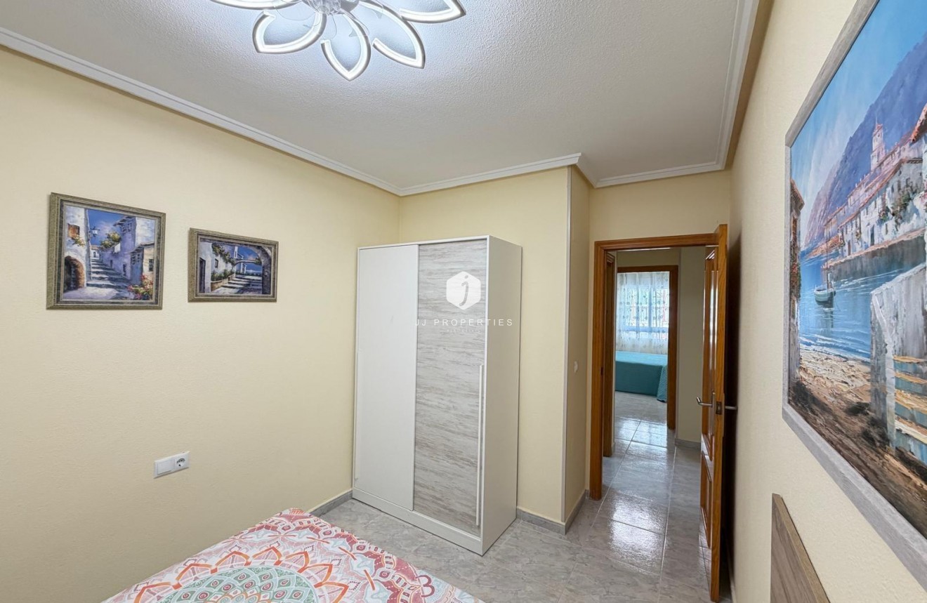 Resale - Apartment / flat -
Torrevieja - Playa del Cura