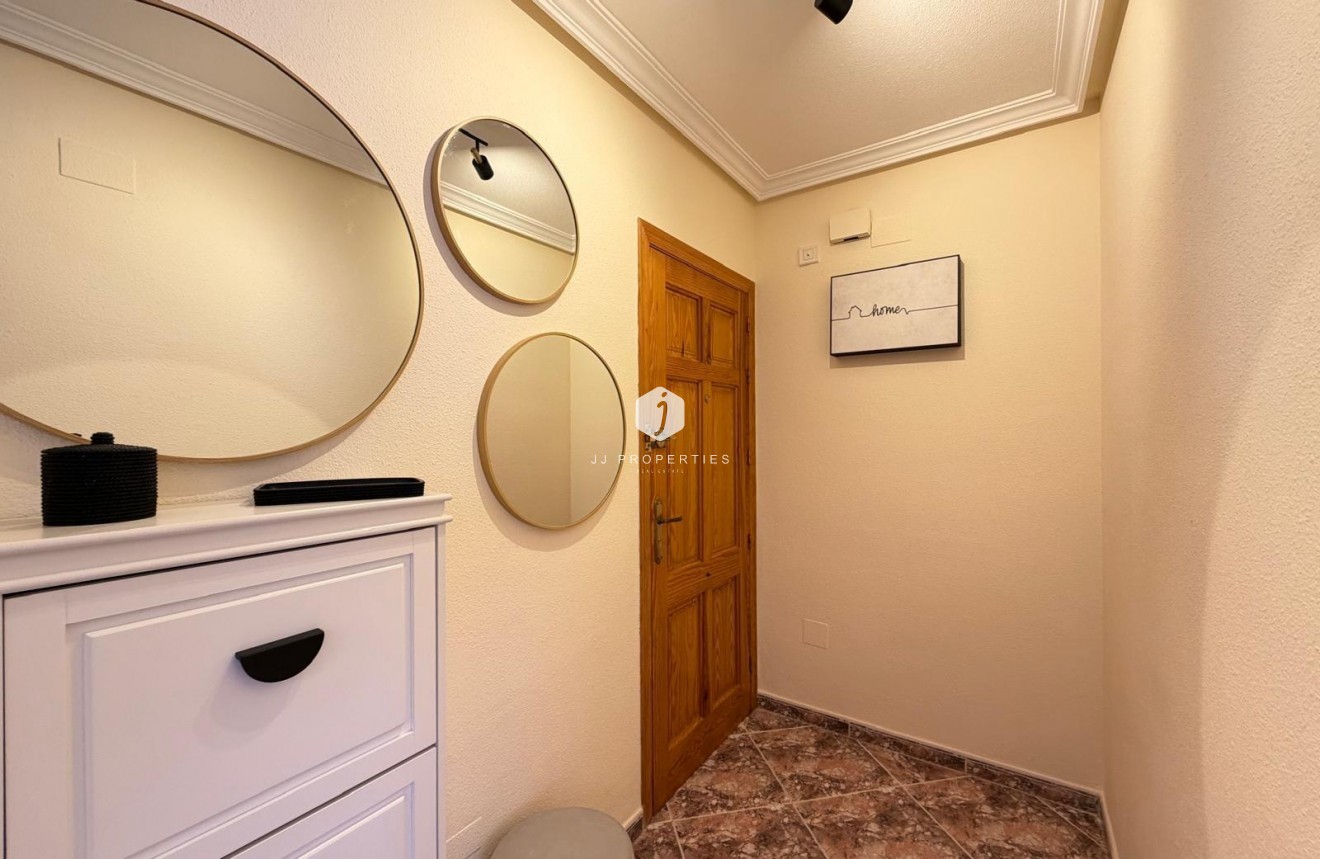 Resale - Apartment / flat -
Torrevieja - Playa de los Locos