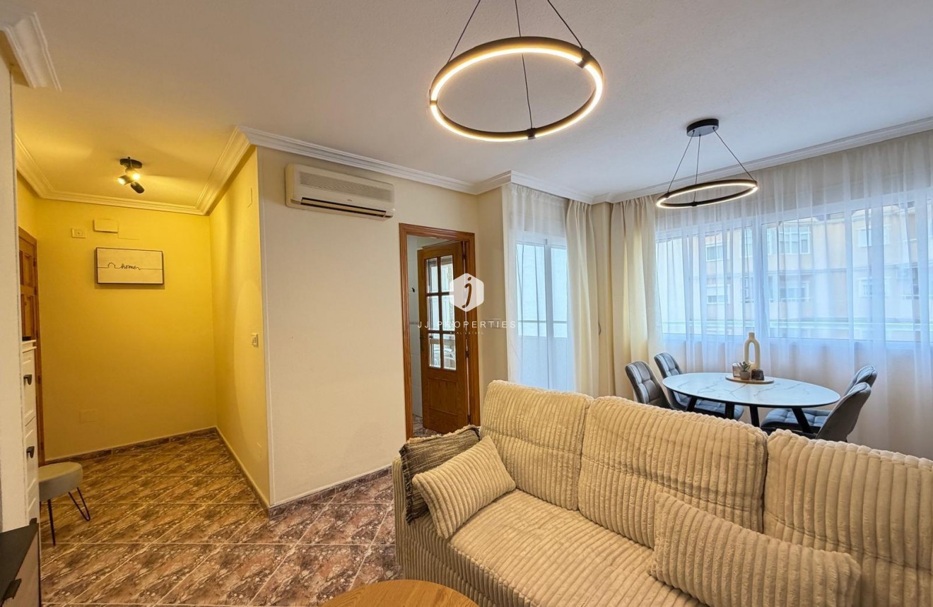 Resale - Apartment / flat -
Torrevieja - Playa de los Locos