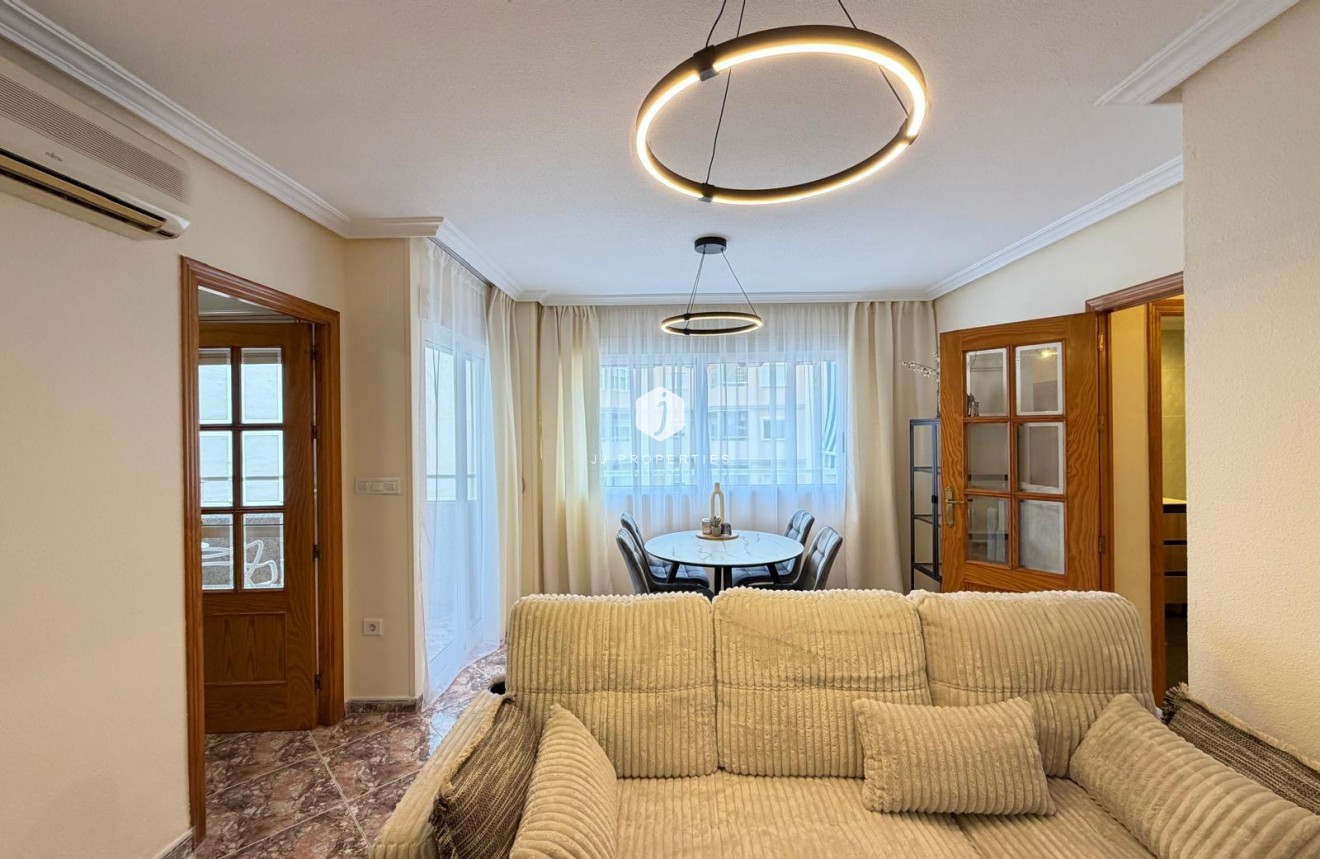 Resale - Apartment / flat -
Torrevieja - Playa de los Locos