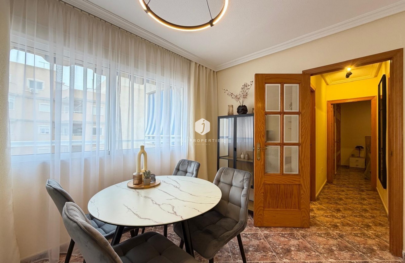Resale - Apartment / flat -
Torrevieja - Playa de los Locos