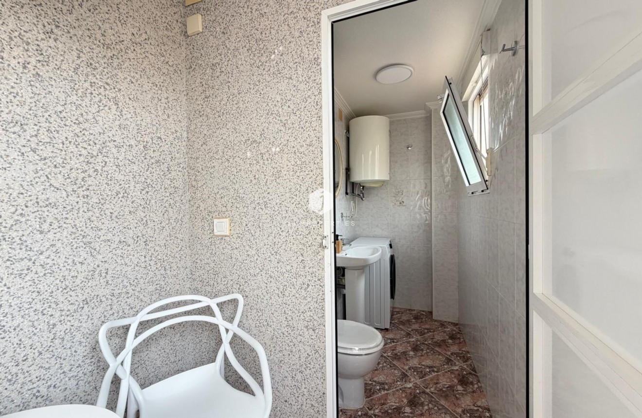 Resale - Apartment / flat -
Torrevieja - Playa de los Locos