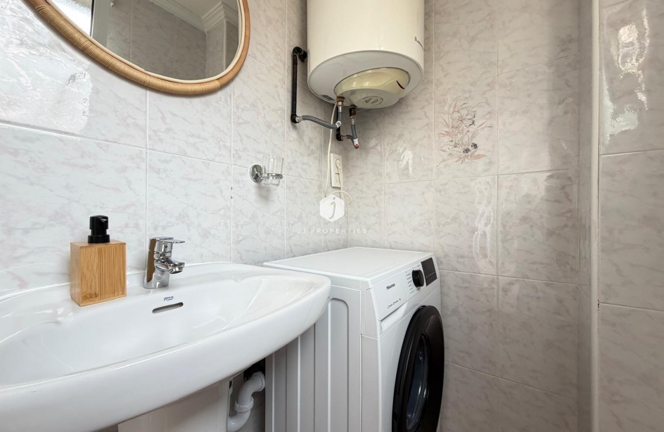 Resale - Apartment / flat -
Torrevieja - Playa de los Locos