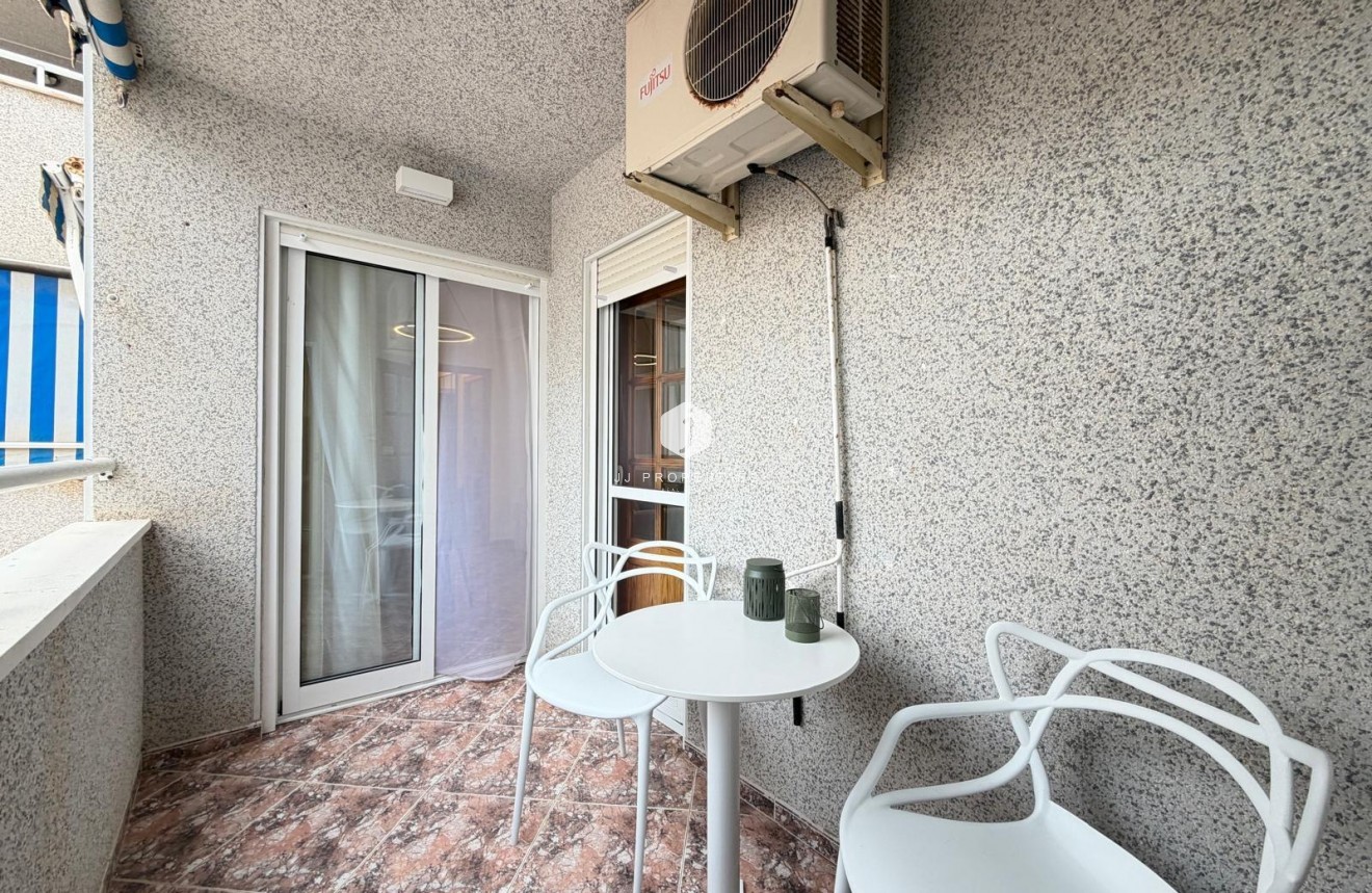 Resale - Apartment / flat -
Torrevieja - Playa de los Locos