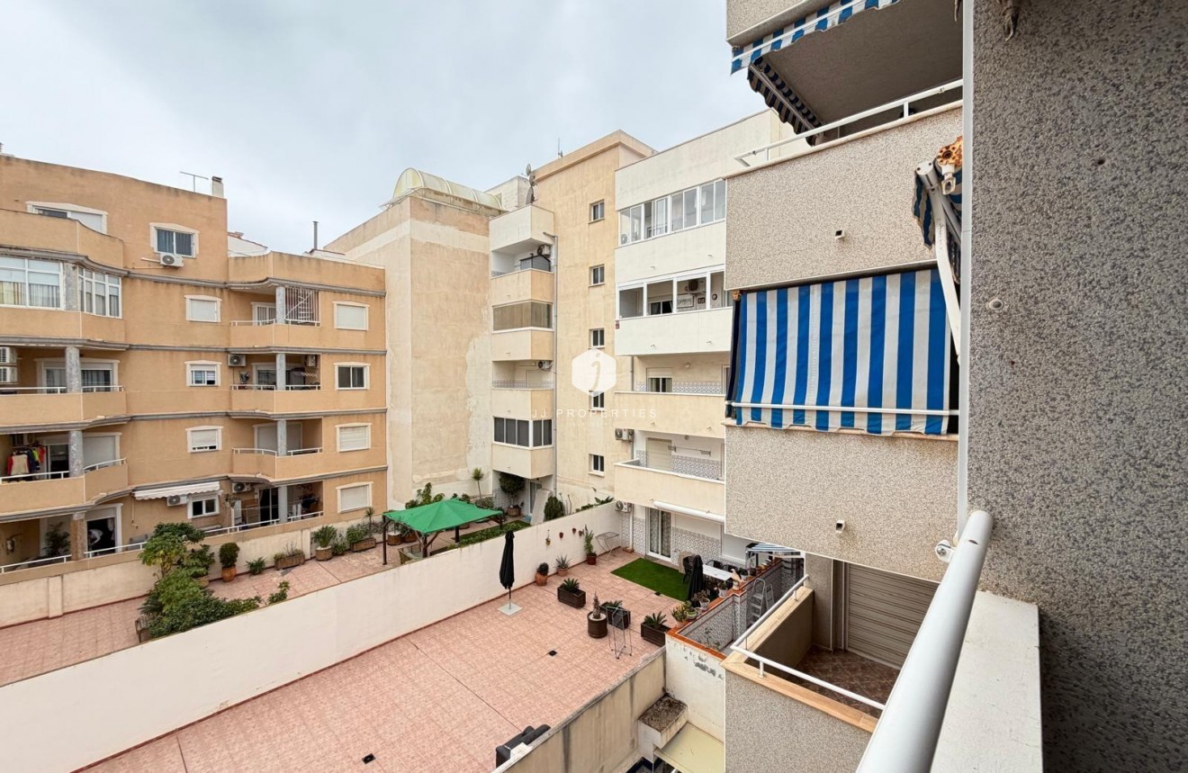 Resale - Apartment / flat -
Torrevieja - Playa de los Locos