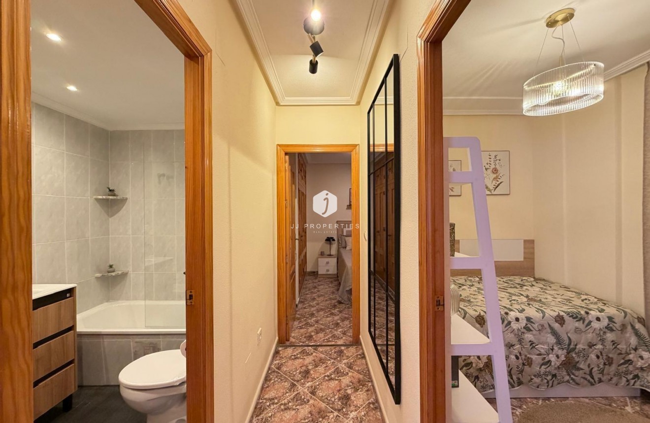 Resale - Apartment / flat -
Torrevieja - Playa de los Locos