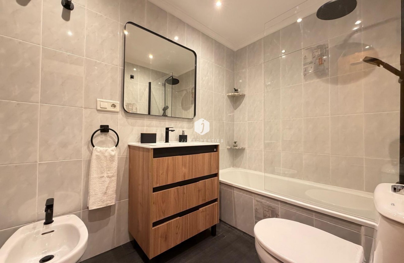 Resale - Apartment / flat -
Torrevieja - Playa de los Locos