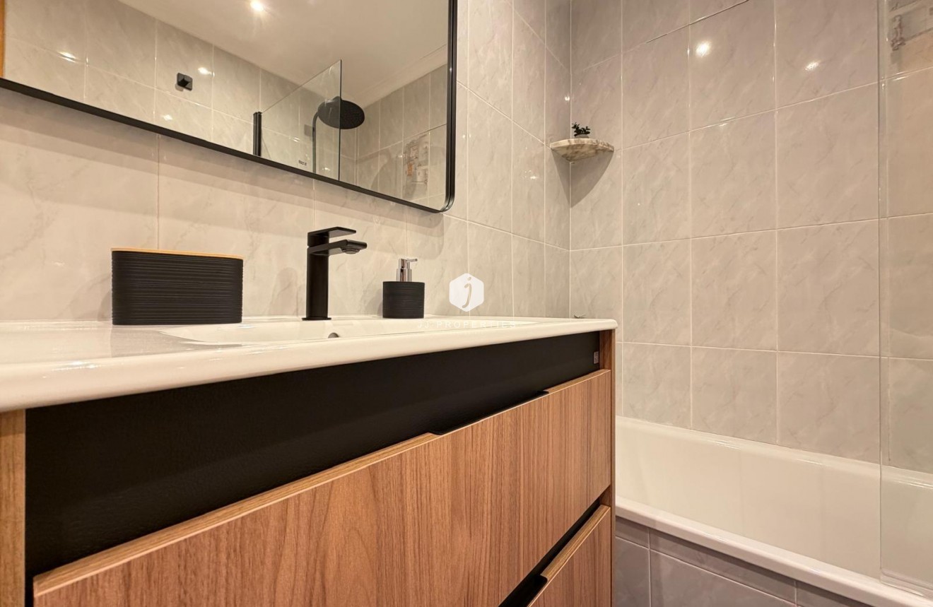 Resale - Apartment / flat -
Torrevieja - Playa de los Locos