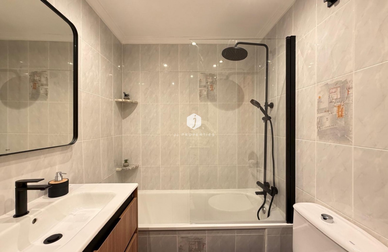 Resale - Apartment / flat -
Torrevieja - Playa de los Locos