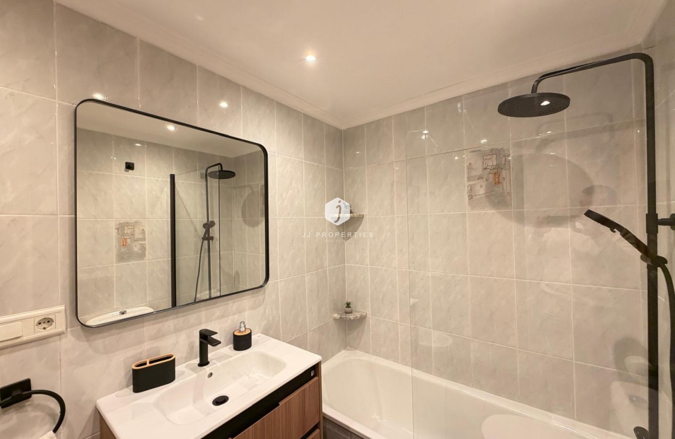 Resale - Apartment / flat -
Torrevieja - Playa de los Locos