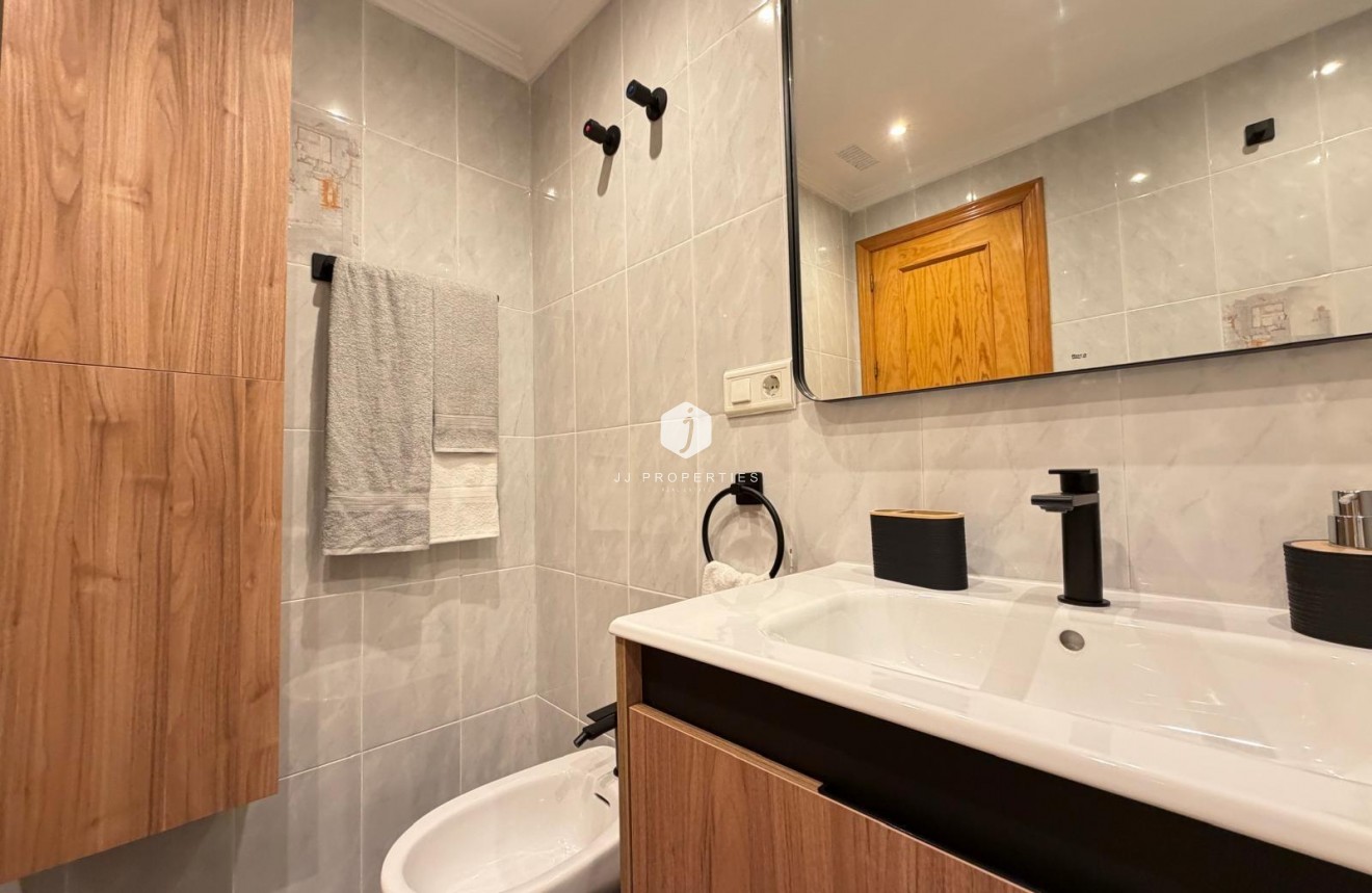 Resale - Apartment / flat -
Torrevieja - Playa de los Locos