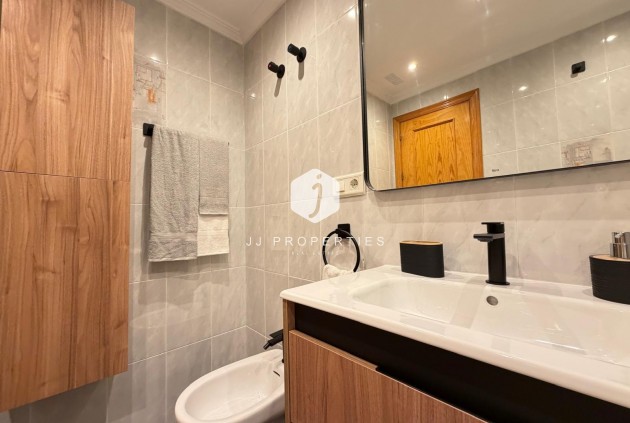 Resale - Apartment / flat -
Torrevieja - Playa de los Locos