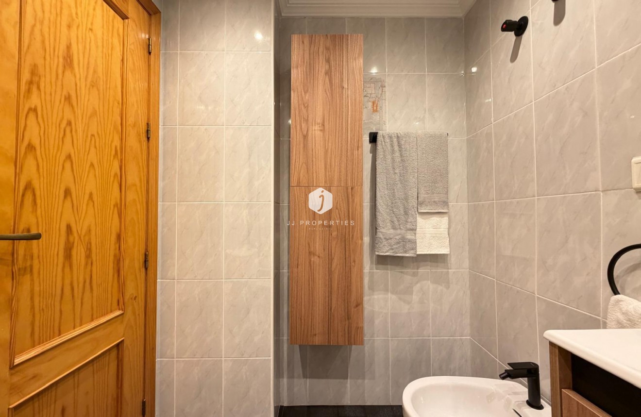 Resale - Apartment / flat -
Torrevieja - Playa de los Locos