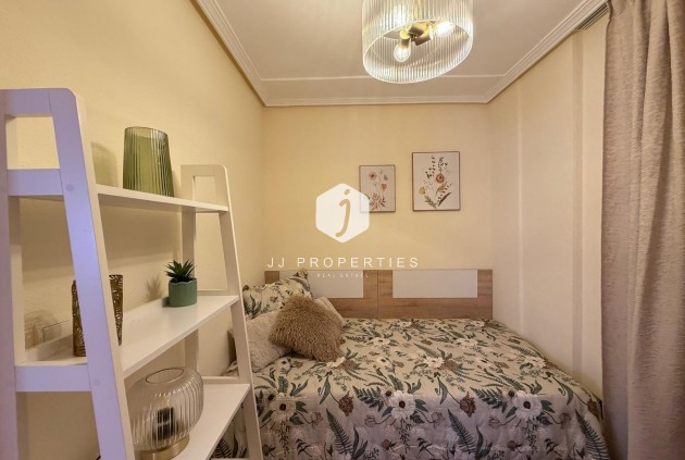 Resale - Apartment / flat -
Torrevieja - Playa de los Locos