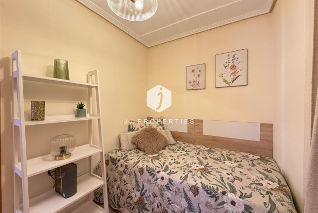 Resale - Apartment / flat -
Torrevieja - Playa de los Locos