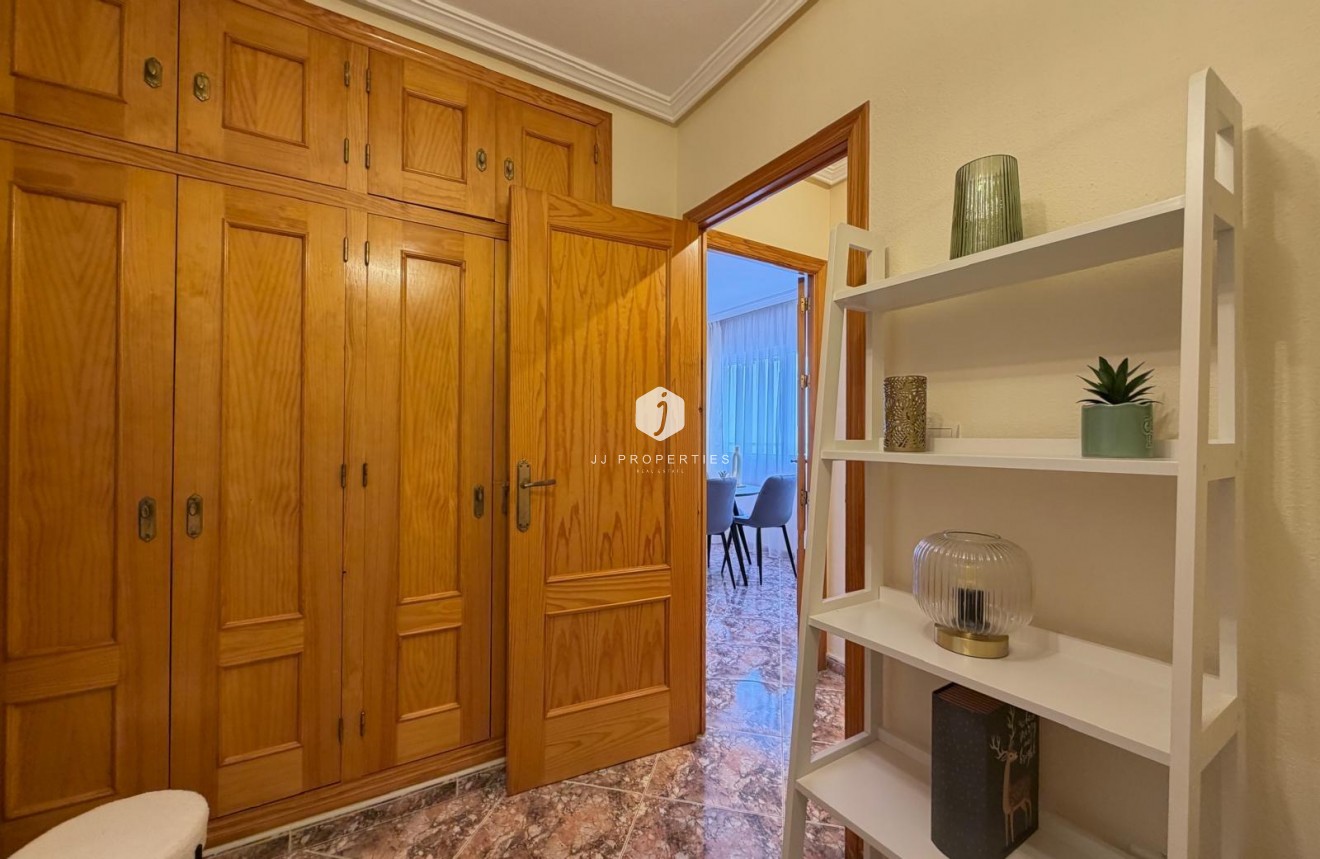 Resale - Apartment / flat -
Torrevieja - Playa de los Locos