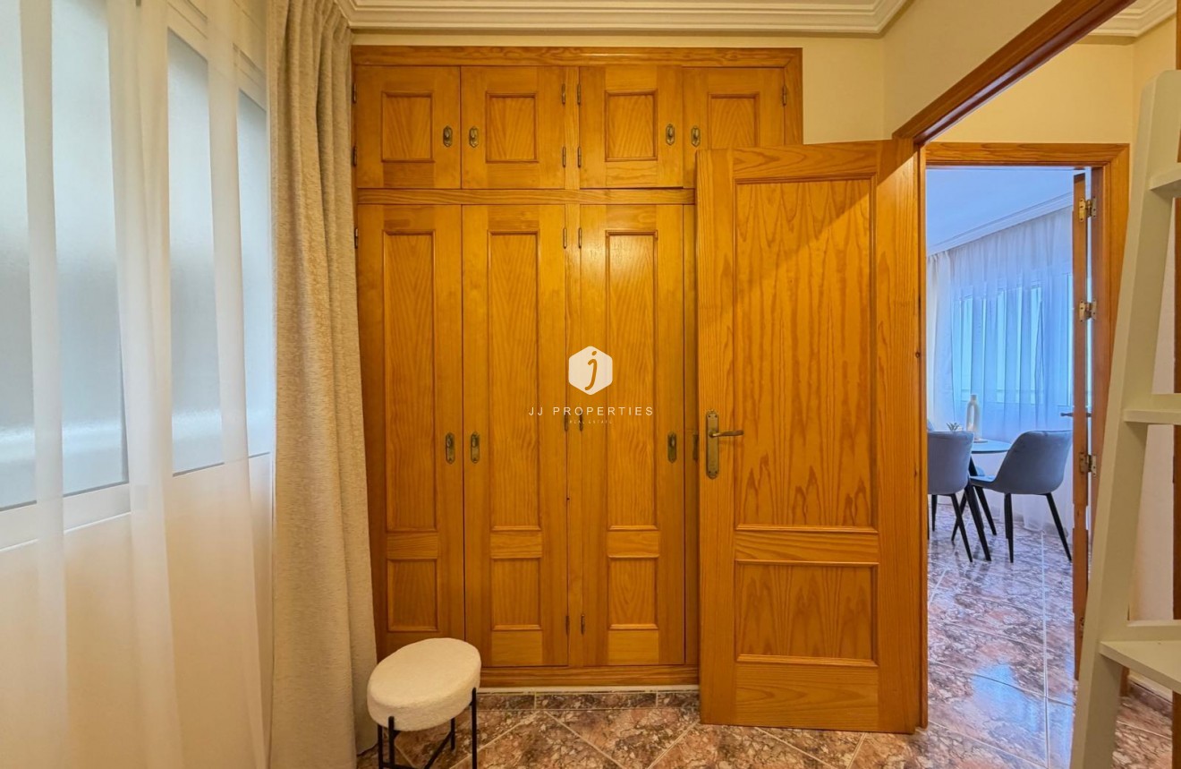 Resale - Apartment / flat -
Torrevieja - Playa de los Locos