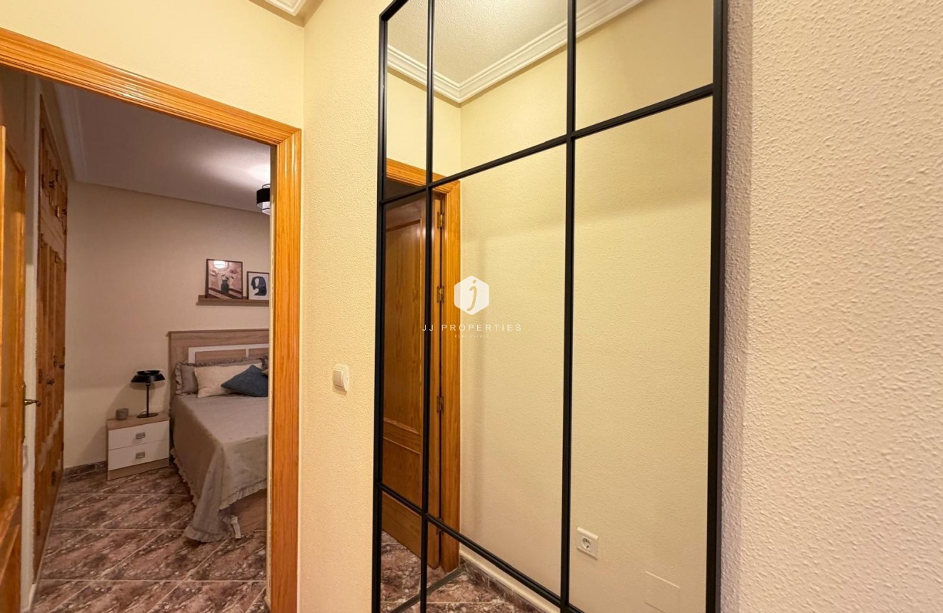 Resale - Apartment / flat -
Torrevieja - Playa de los Locos
