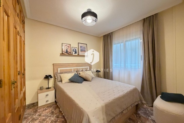 Resale - Apartment / flat -
Torrevieja - Playa de los Locos