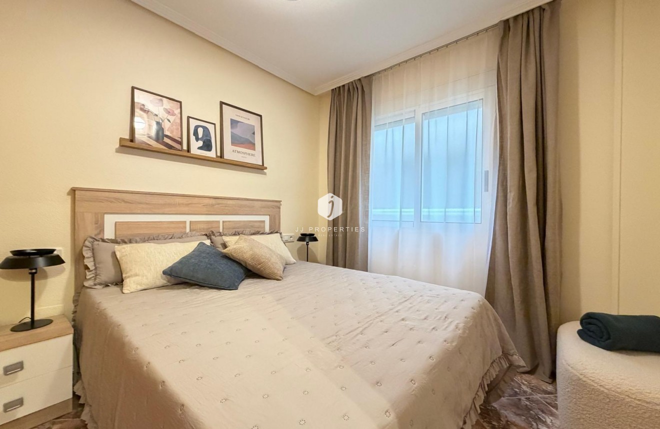 Resale - Apartment / flat -
Torrevieja - Playa de los Locos