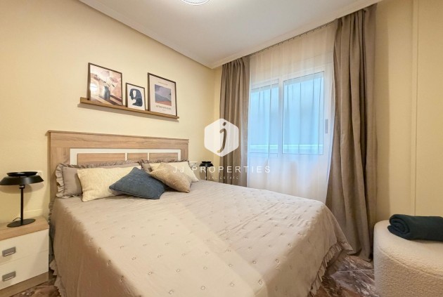 Resale - Apartment / flat -
Torrevieja - Playa de los Locos