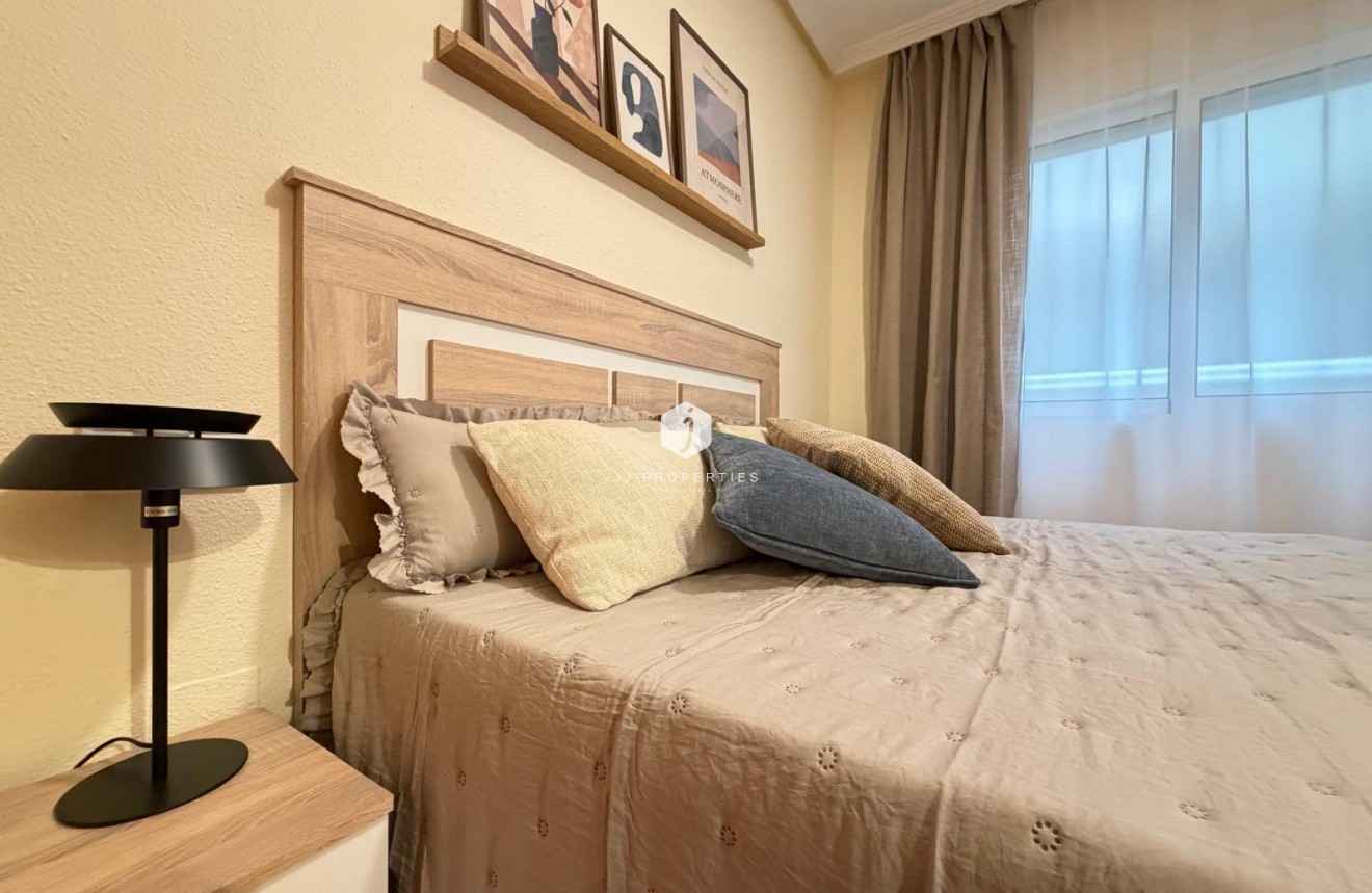 Resale - Apartment / flat -
Torrevieja - Playa de los Locos