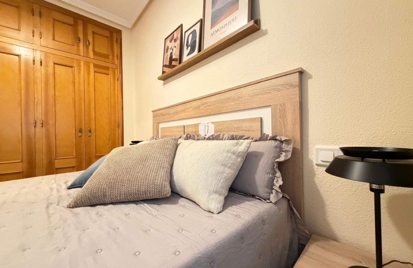 Resale - Apartment / flat -
Torrevieja - Playa de los Locos
