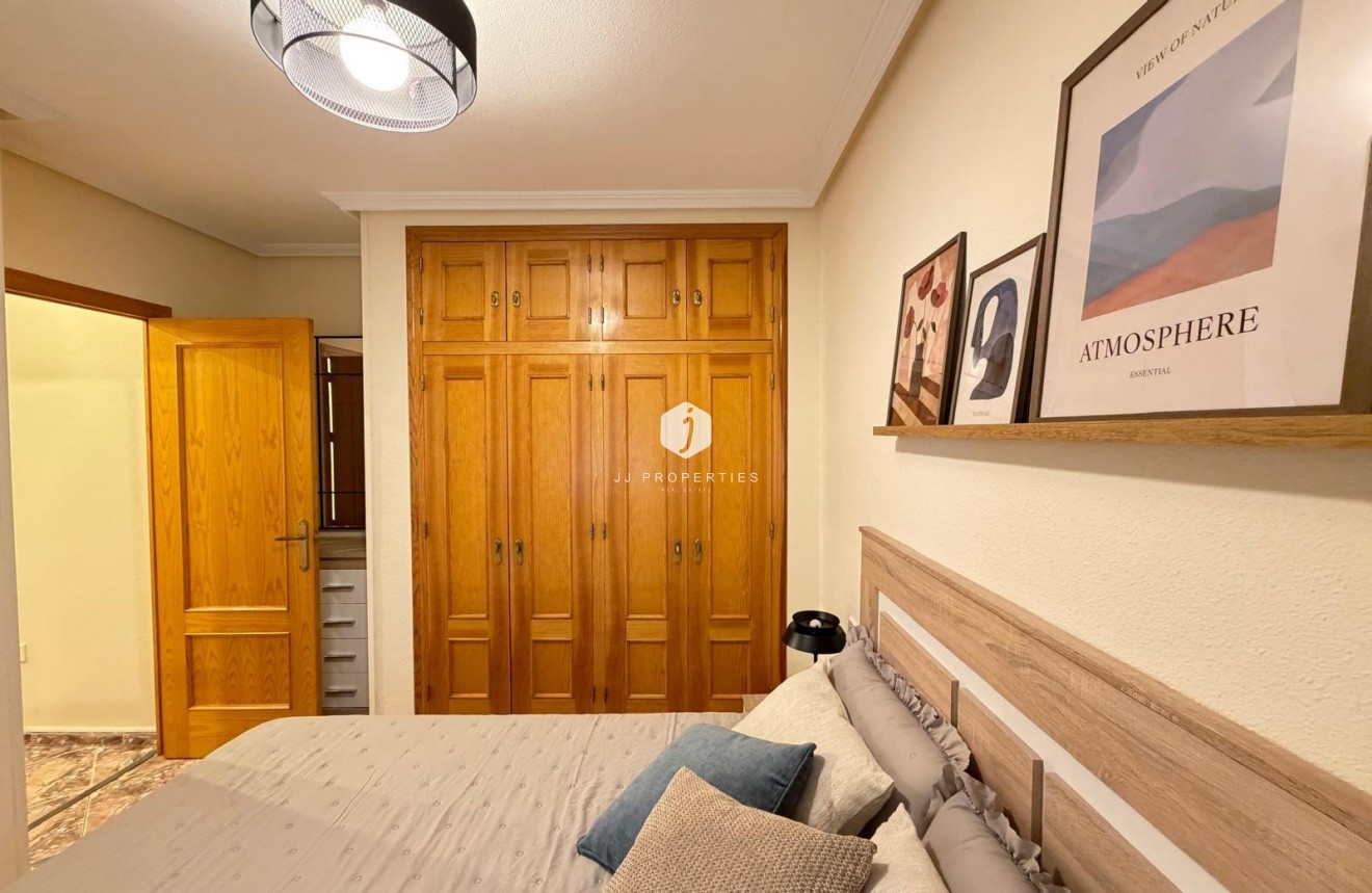 Resale - Apartment / flat -
Torrevieja - Playa de los Locos
